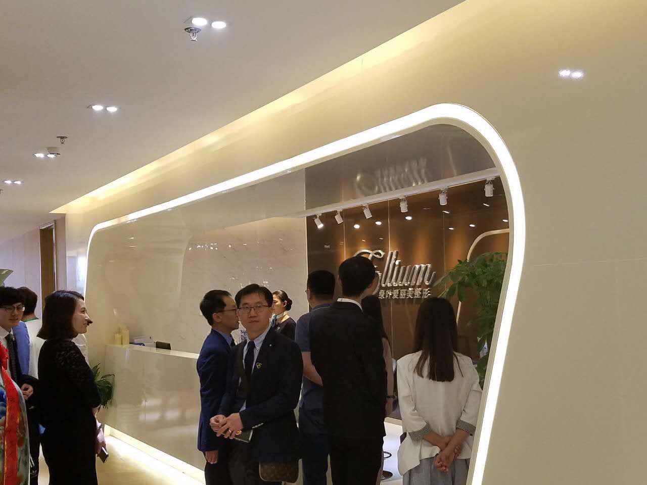  鲍巴斯...